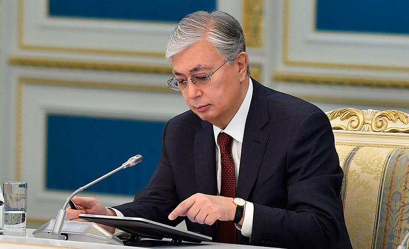 Глава государства поздравил казахстанцев с праздником - Днем Республики
