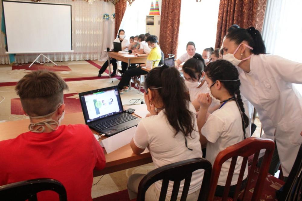 Фонд Елбасы организовал первый онлайн-воркшоп для воспитанников детских домов