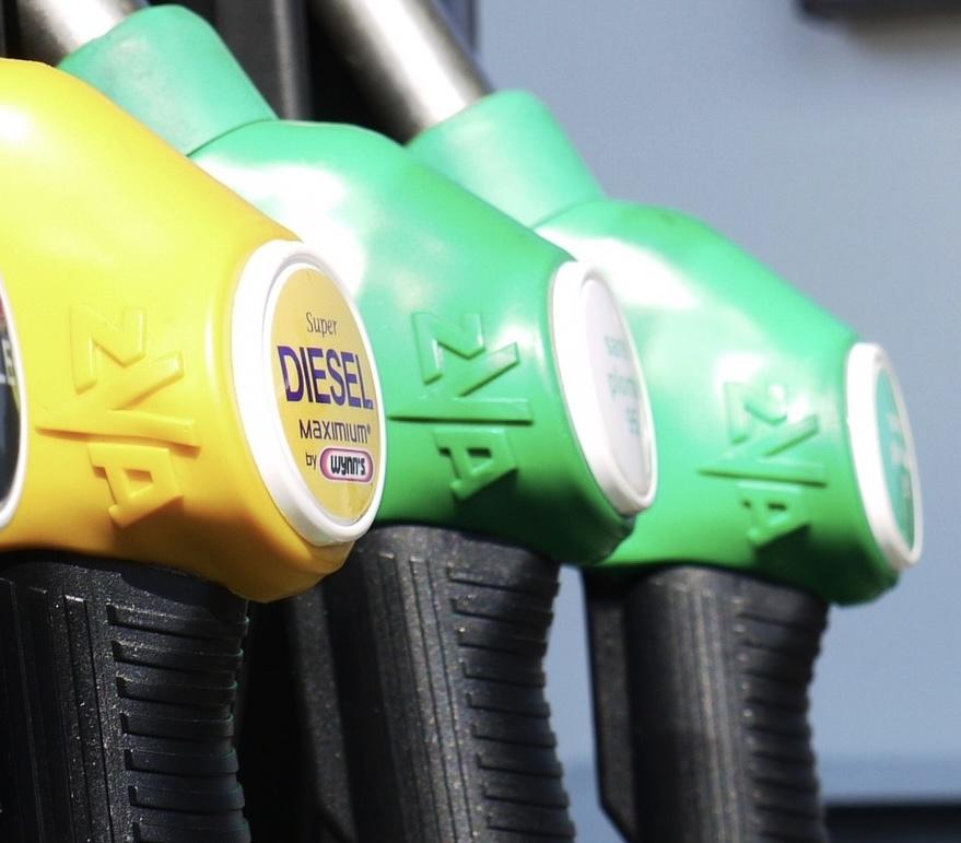 Акчулаков предложил повысить предельные цены на бензин и дизельное топливо