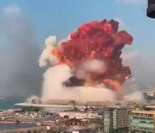 Мощный взрыв прогремел в Бейруте