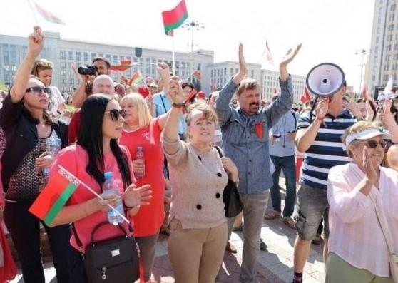 На митинг в поддержку Лукашенко собралось несколько тысяч человек