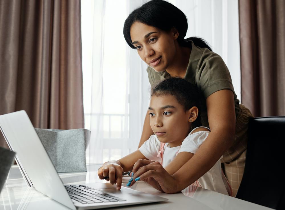 88% казахстанских родителей считают, что дети стали больше времени проводить за гаджетами