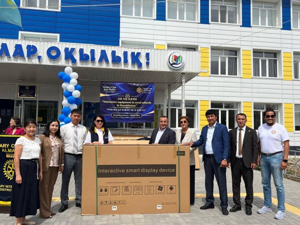 Rotary Club Almaty и Rotary Jeju Noble передали интерактивные доски четырём школам сельского округа Жансугуров