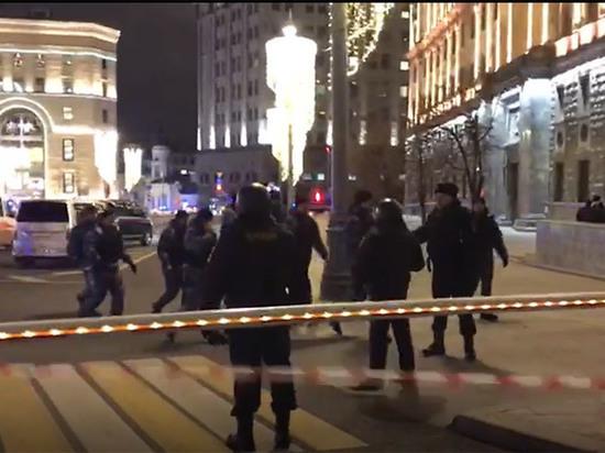 Теракт в Москве: неизвестные открыли  стрельбу из автомата у здания ФСБ