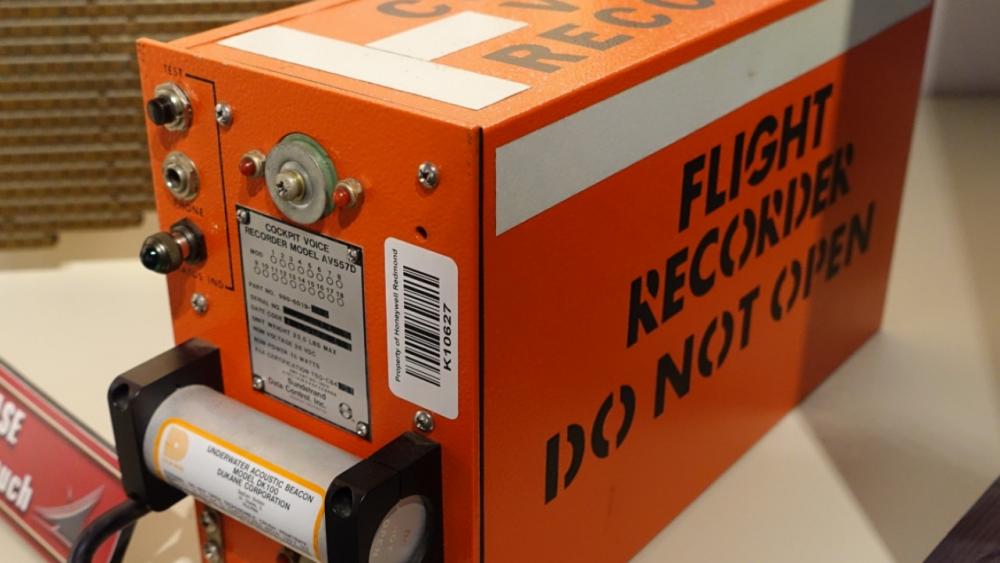 Черный ящик самолета Bek Air отправят в Москву