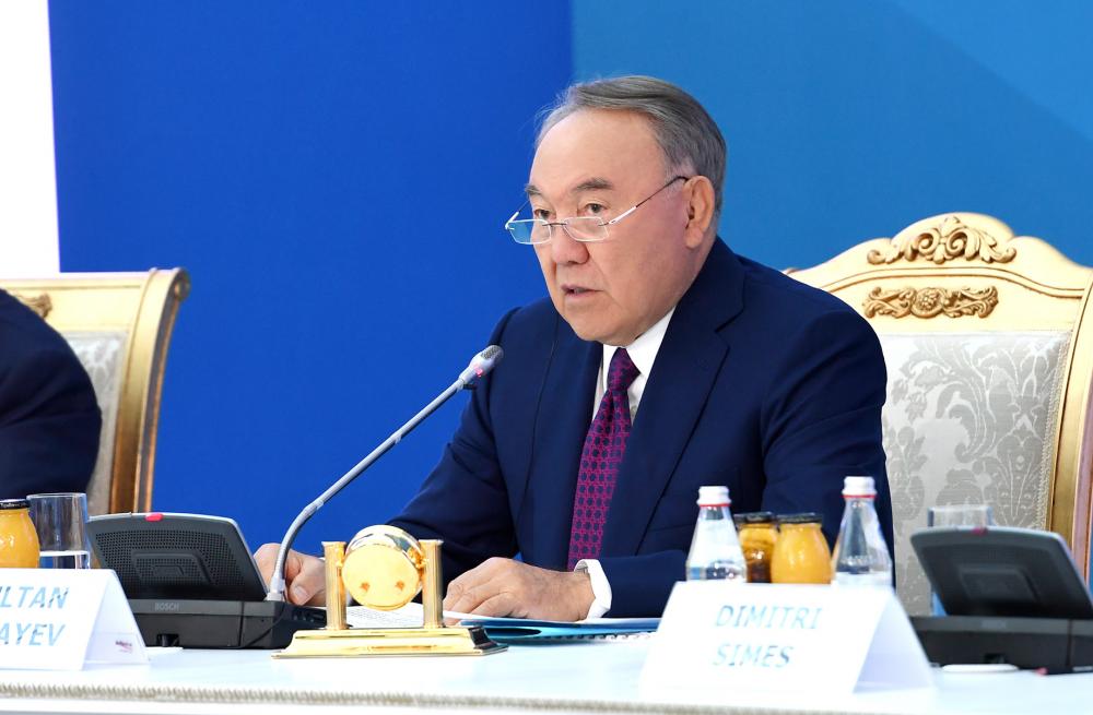 Назарбаев и Головкин выразили соболезнование семьям погибших при крушении самолета Bek Air
