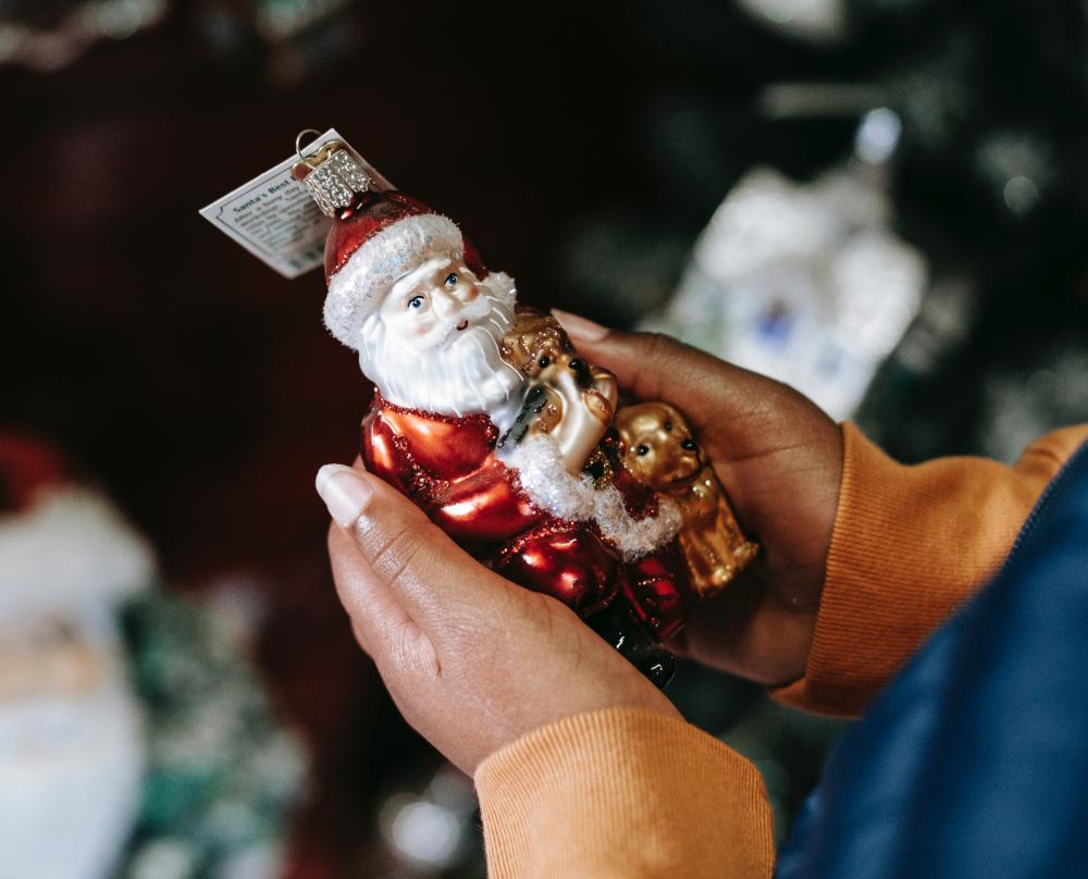 В Алматы запрещен выезд Деда Мороза на дом