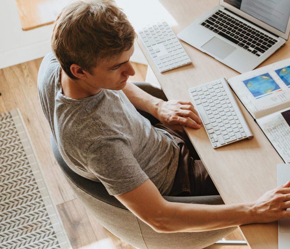 Удалёнщики в США начали нанимать виртуальных нянек, которые не дают прокрастинировать