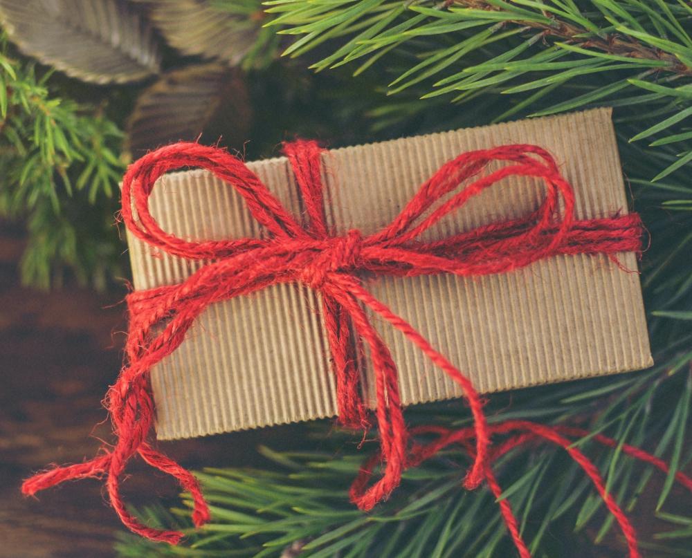 Новогодние подарки, через которые легче передается COVID-19