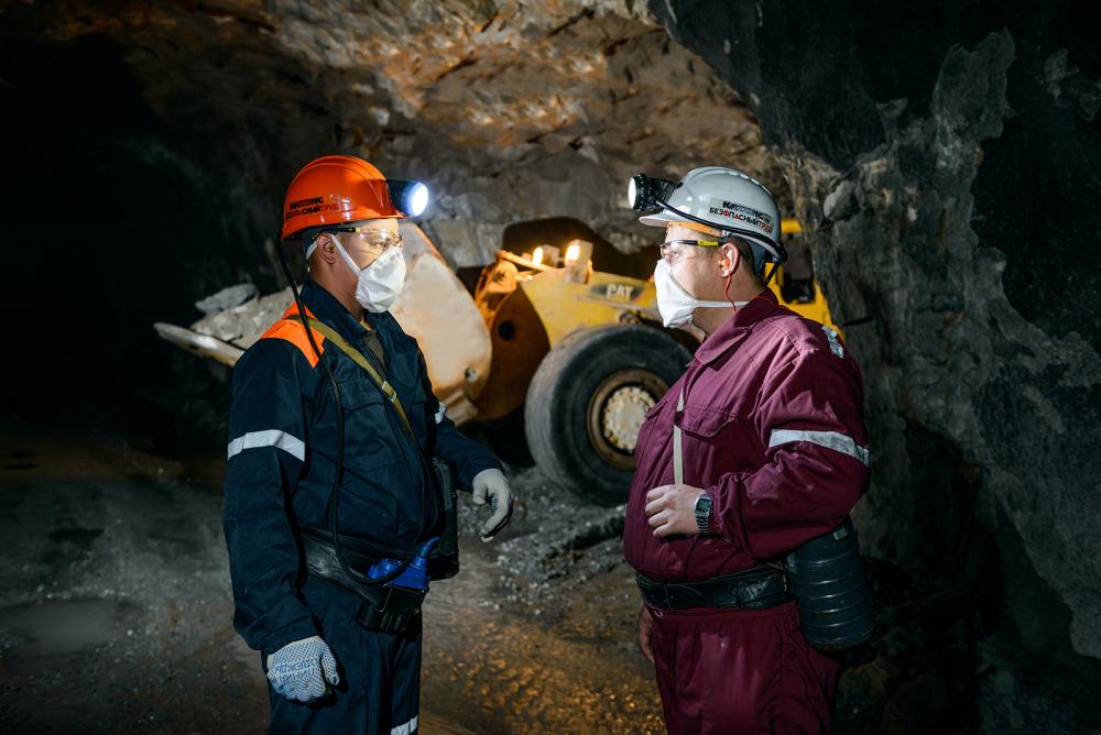 Рабочий Казцинка оказался под завалом. На руднике в ВКО идет спасательная операция