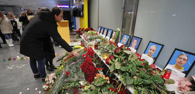 Украина выплатит семьям погибших в крушении самолета по 8,3 тысячи долларов