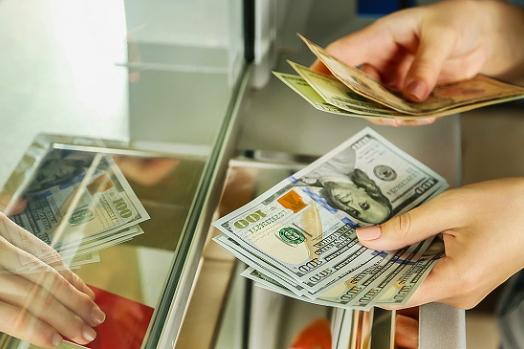 Казахстанский тенге продемонстрировал рекорд падения к доллару