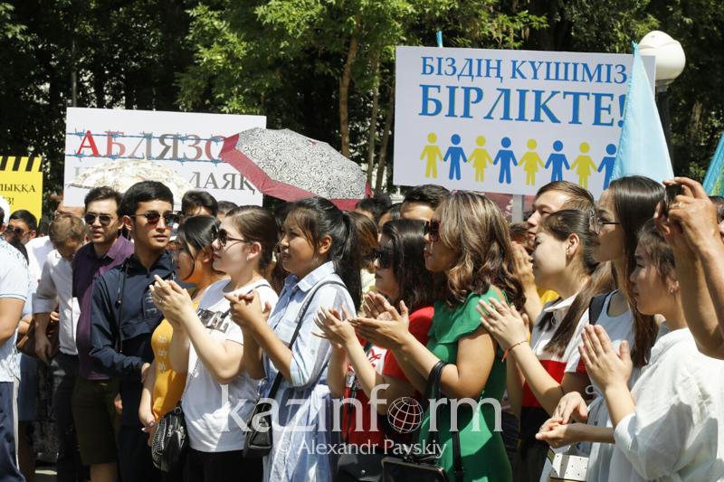 В Алматы прошел санкционированный митинг за мир и против провокаций