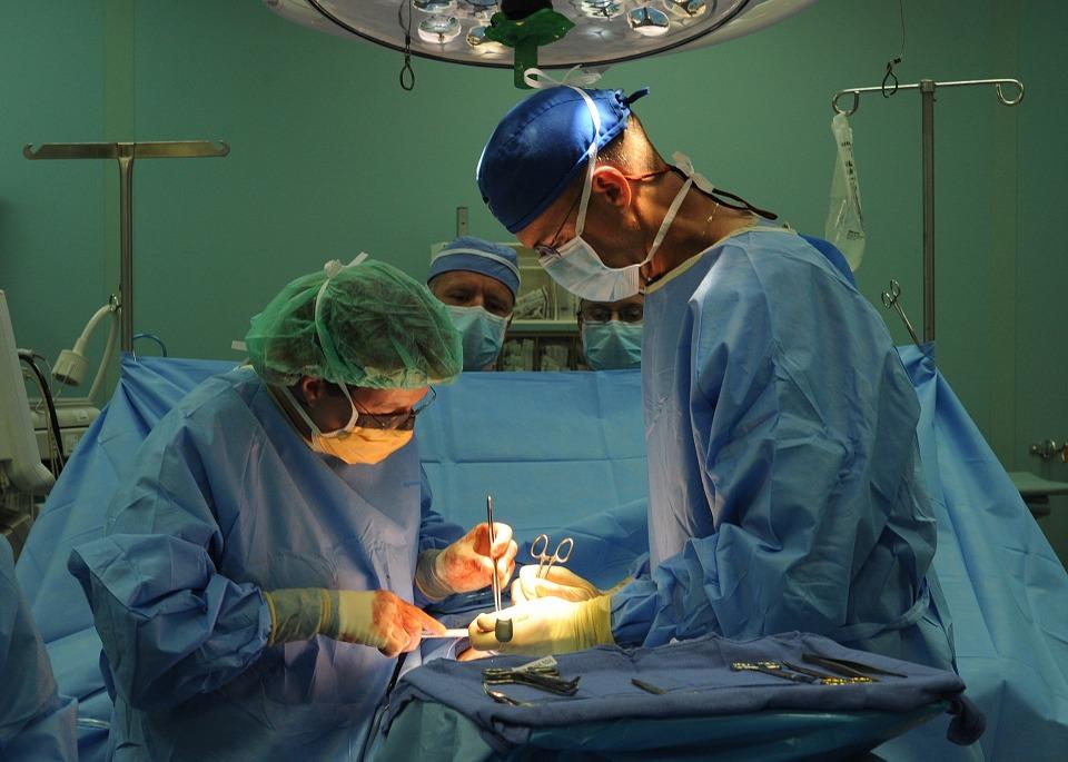 Известного врача в Казахстане подозревают в незаконном изъятии органов