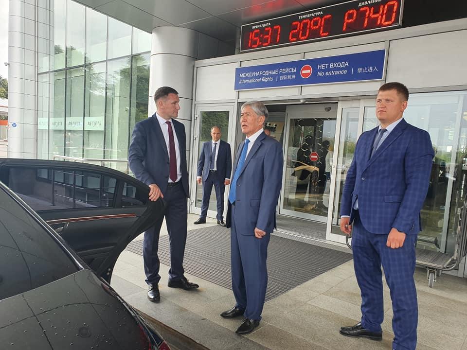 Атамбаев благополучно прилетел в Москву