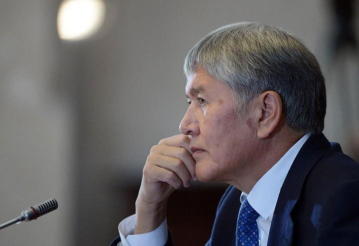 Экс-президент Кыргызстана Алмазбек Атамбаев лишен неприкосновенности