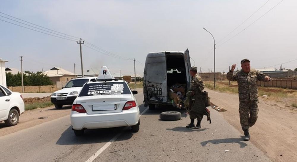 Фото, видео: Артиллерийский снаряд упал на дорогу в двадцати километрах от Арыси