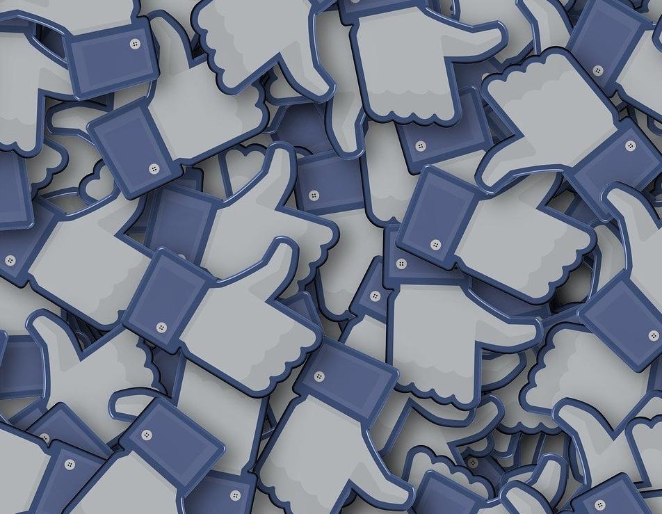 Сотни компаний отказались от рекламы в Facebook