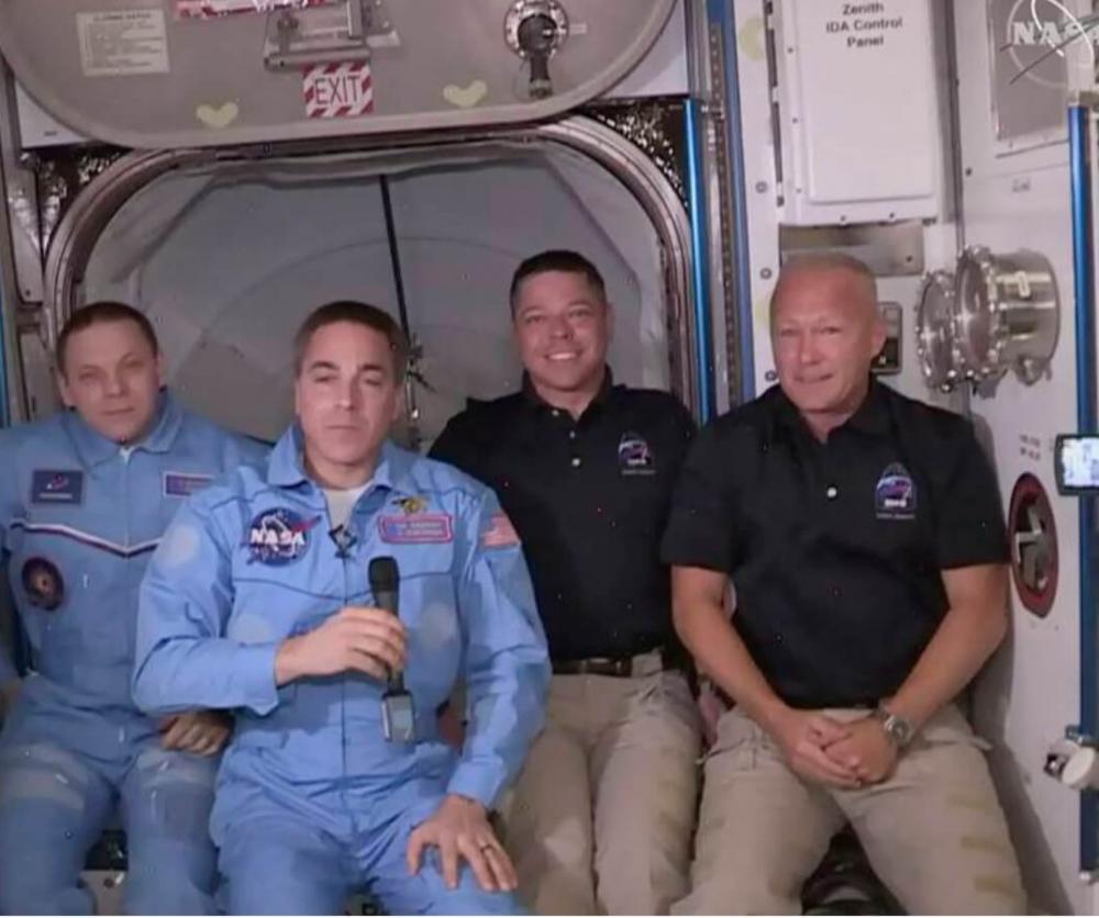 Какие часы используют астронавты SpaceX Crew Dragon