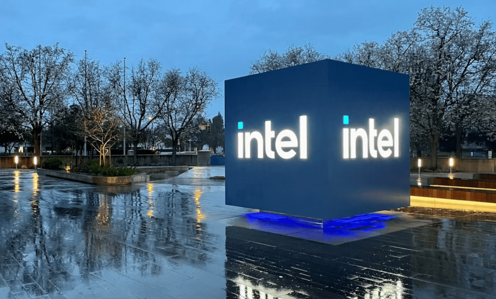 Акции Intel выросли на фоне заявлений Дональда Трампа о стратегическом сотрудничестве чипмейкера с Apple