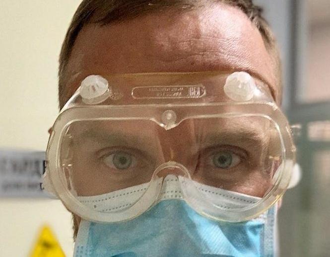 Доктор Киреев: спасут ли от коронавируса маски, оксолиновая мазь и чеснок?