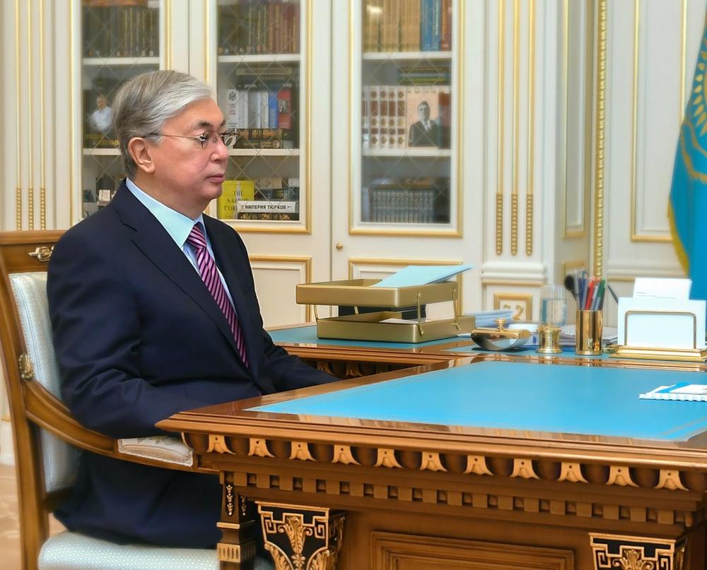 Токаев провел совещание в режиме видеосвязи с акимами Нур-Султана и Алматы