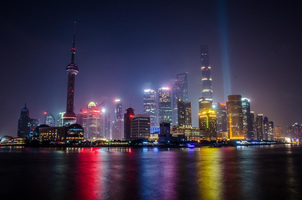 Шанхай создаст круглосуточные торговые зоны для активизации экономики