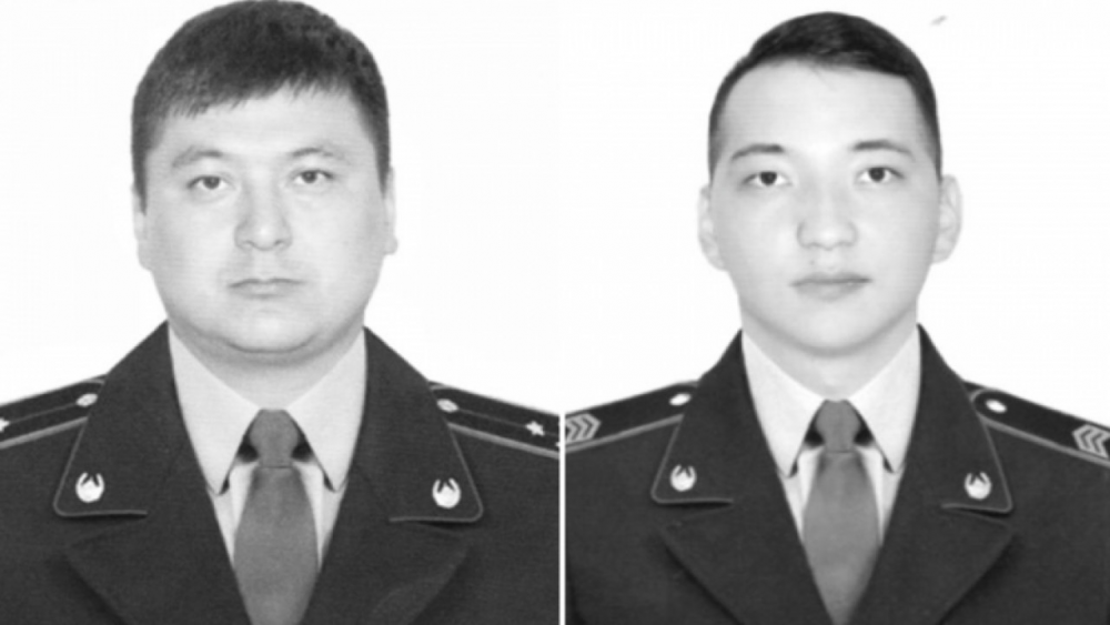 Токаев наградил посмертно полицейских, погибших на блокпосту в Алматы