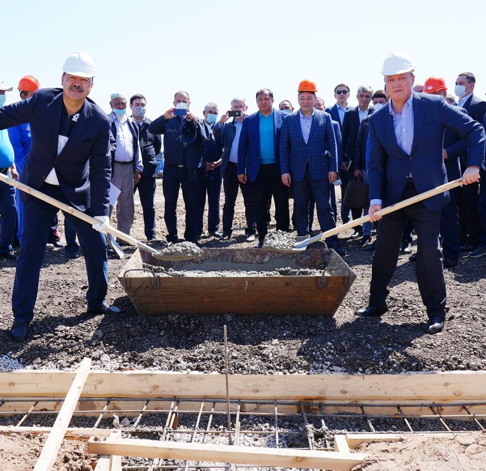 Премьер-министры Казахстана и Узбекистана дали старт строительству домов для жителей затопленных поселков