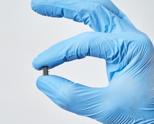 В США создали мельчайший в мире чип для контроля за состоянием здоровья человека