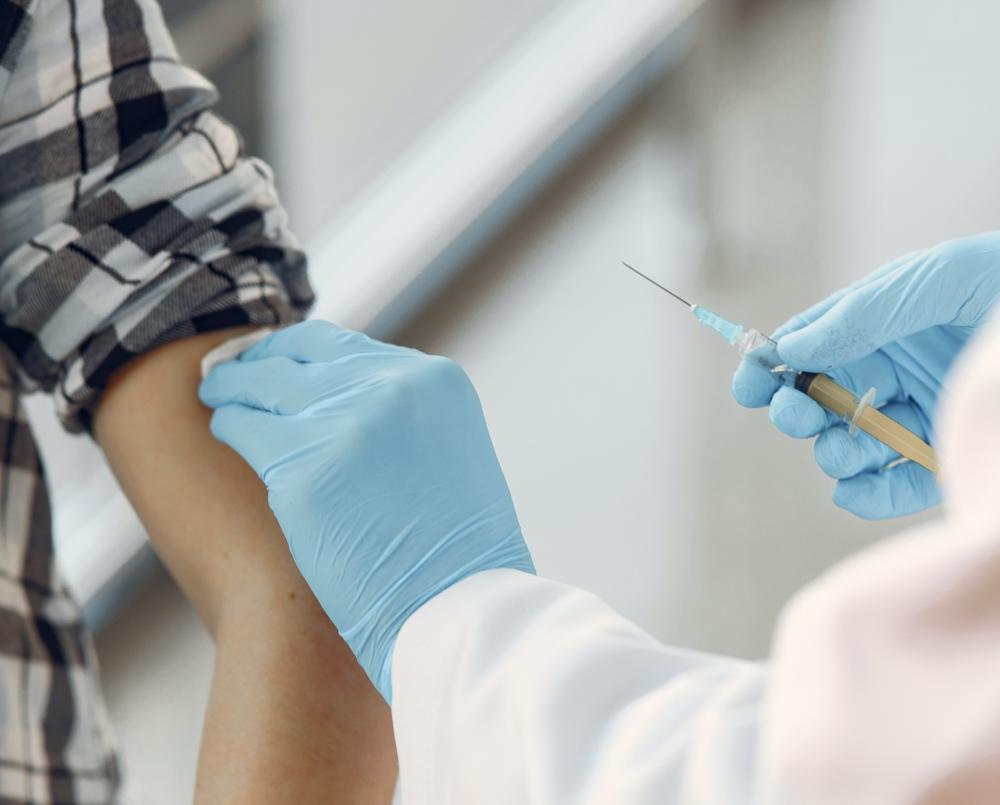 Вакцинация медицинского персонала Японии столкнулась с проблемами