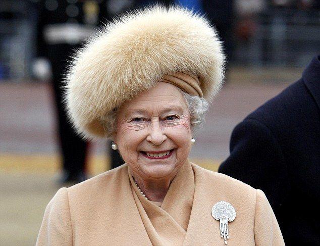 Королева без горностая: Елизавета II отказалась от меха