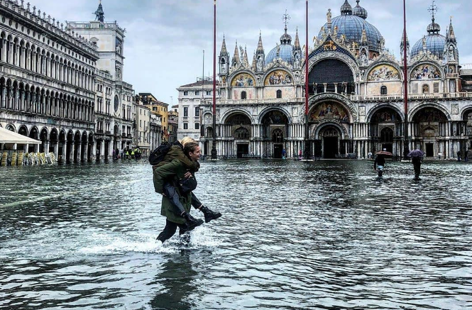 В Венеции из-за проливных дождей затопило более 80% города