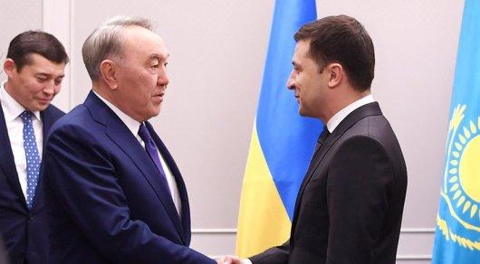 Назарбаев встретился с Зеленским
