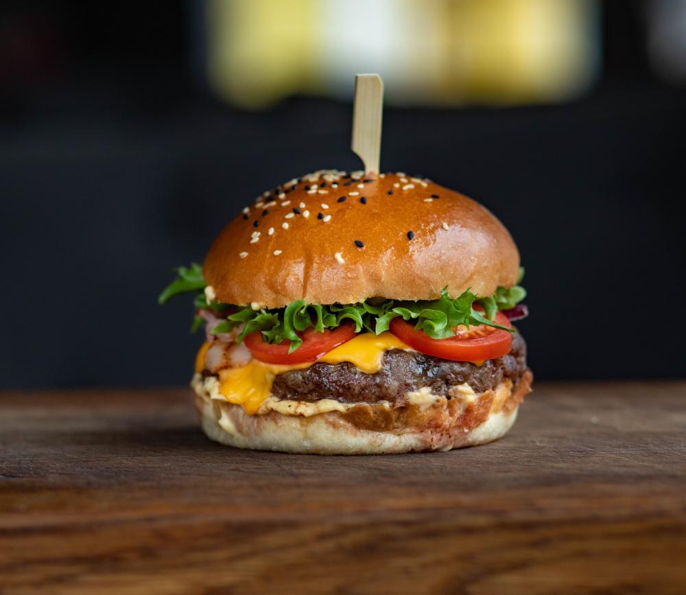 Burger King необычным образом мотивирует клиентов заказывать еду с доставкой