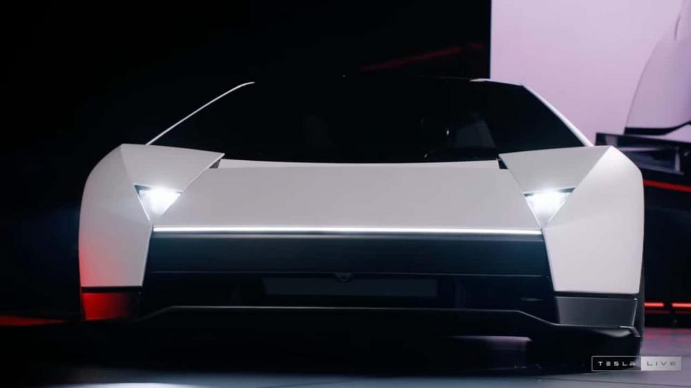 Tesla показала Roadster с реактивными соплами и обещала начать выпуск в 2028 году