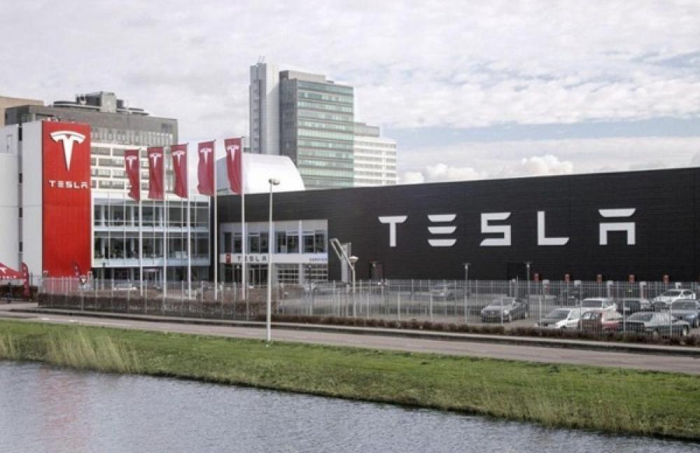 Прибыль Tesla упала на 43%, несмотря на выручку выше ожиданий