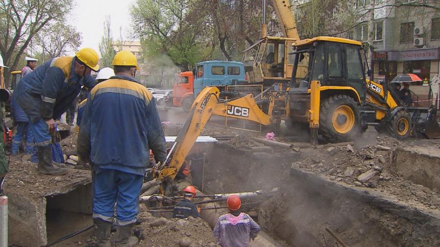 После трёх лет «раскопок» в Алматы закончили замену труб