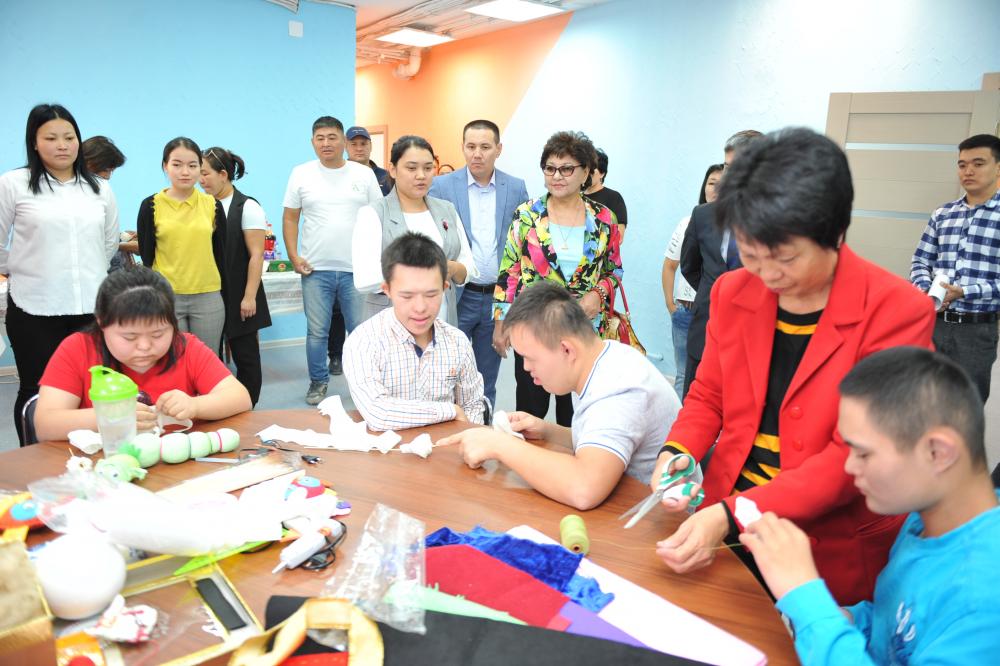 В Атырау открылась творческая мастерская для особенной молодёжи