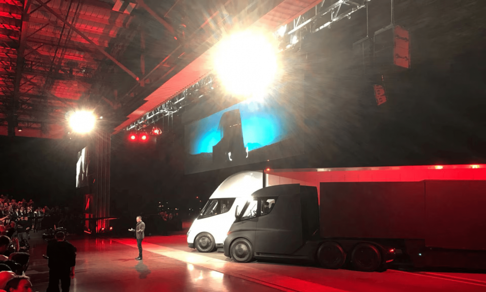 Tesla начнёт массовые поставки Semi спустя девять лет после презентации